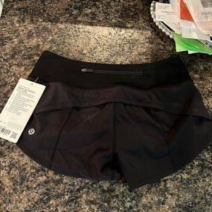 Lululemon black speed up short 2 bwnt